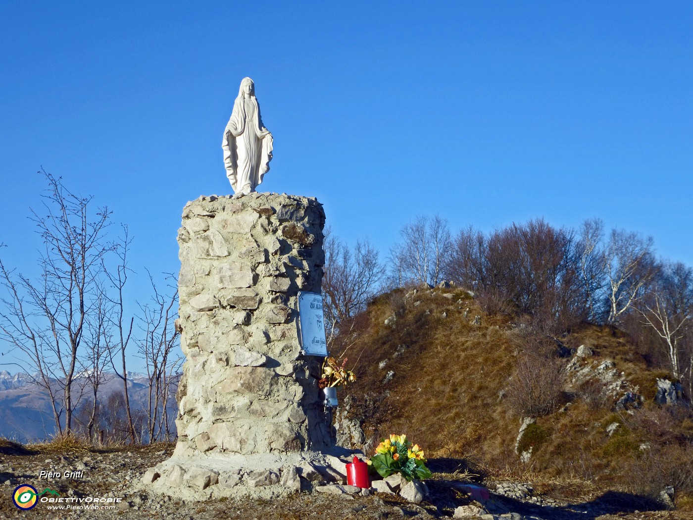 45 Madonnina del Costone (1195 m) del CAI Alzano 2015.JPG